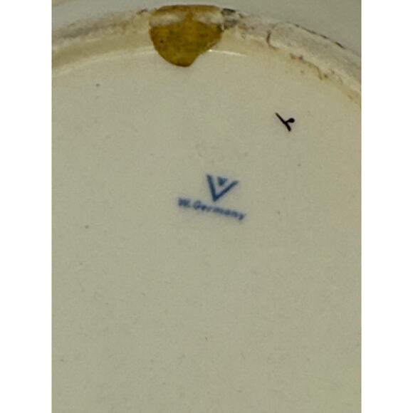 Vtg Goebel Hummel "Boy With Bird" W Germany Porcelain Hand painted Ashtray Decor - Picture 6 of 7